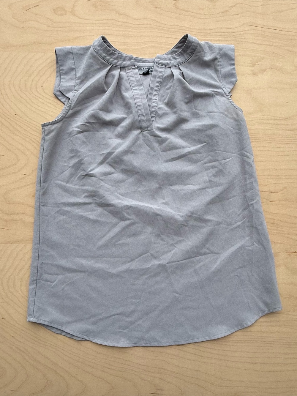 Doc & Amelia by Cintas Grey Silver Sleeveless Blouse Split Neck Workwear Top S